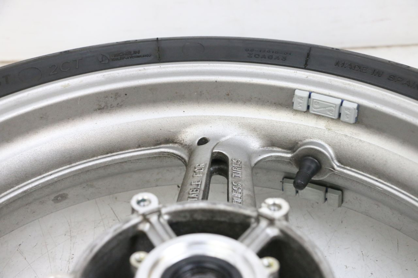 photo de FRONT RIM AND TIRE YAMAHA FJR ABS 1300 (2006 - 2012) - Fixing points details