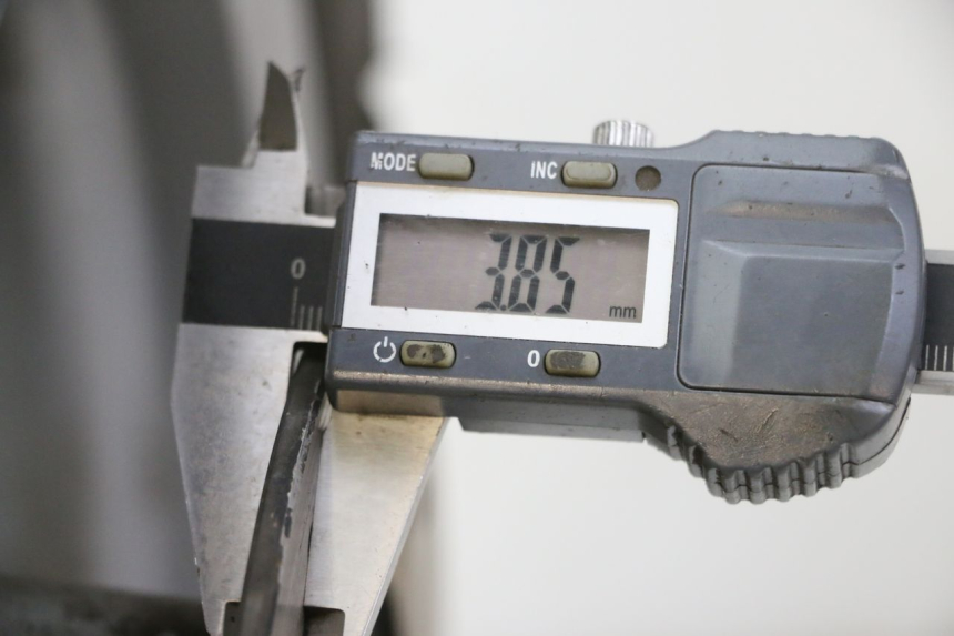 photo de FRONT RIM AND TIRE PIAGGIO FLY 2T 50 (2004 - 2017) - Alternative perspective