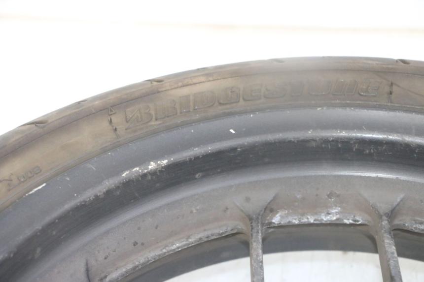 photo de FRONT RIM AND TIRE HONDA FORZA ABS 300 (2013 - 2017) - Technical close-up