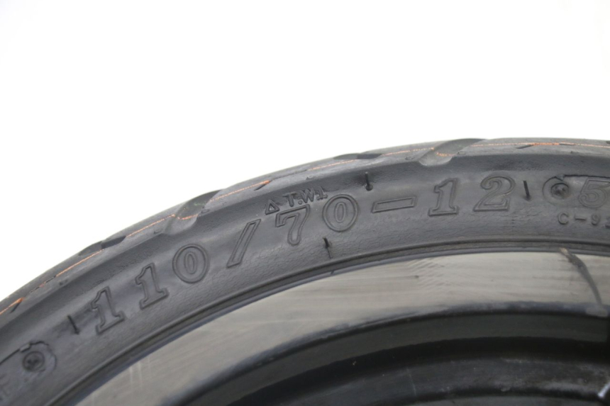 photo de FRONT RIM AND TIRE PEUGEOT KISBEE 4T 50 (2018 - 2022) - High-resolution close-up