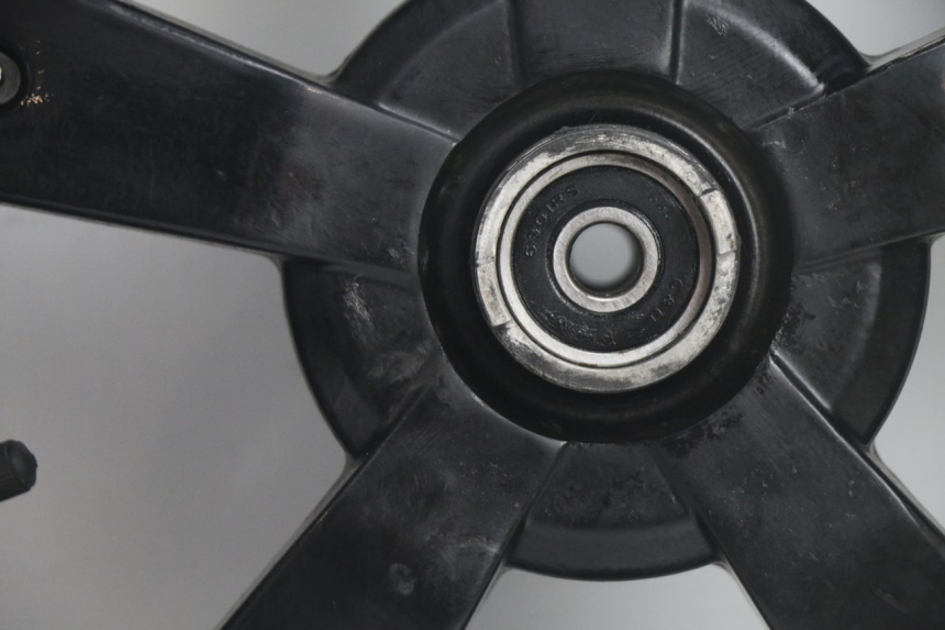 photo de FRONT RIM AND TIRE PEUGEOT KISBEE 4T 50 (2018 - 2022) - Alternative perspective