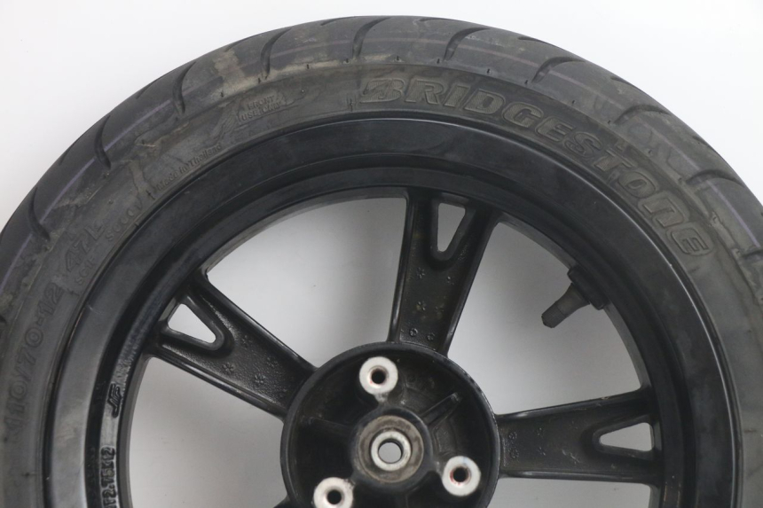 photo de FRONT RIM AND TIRE PEUGEOT KISBEE 4T 50 (2018 - 2022) - Surface and material condition