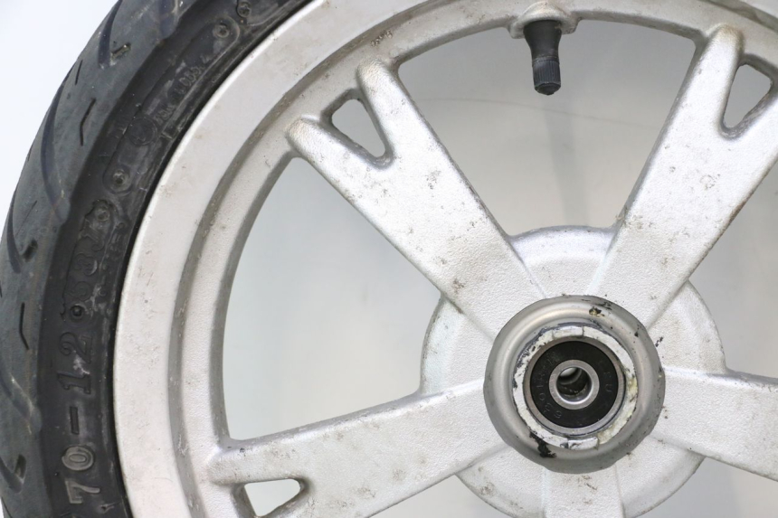 photo de FRONT RIM AND TIRE PEUGEOT KISBEE 4T 50 (2010 - 2017) - Distinctive features