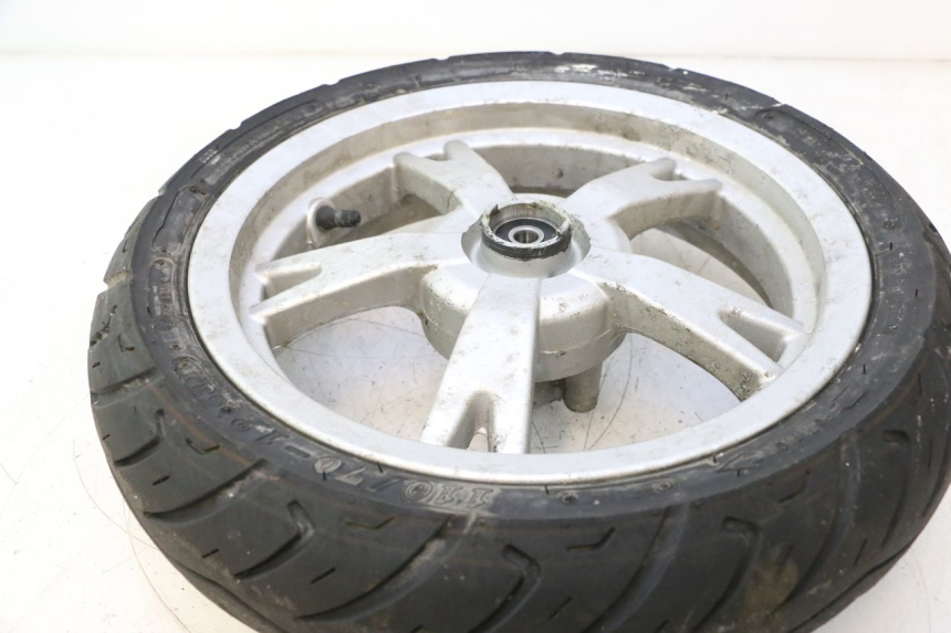 photo de FRONT RIM AND TIRE PEUGEOT KISBEE 4T 50 (2010 - 2017) - Technical close-up