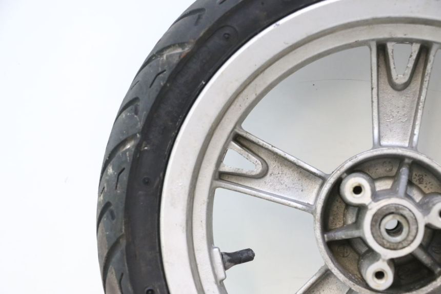 photo de FRONT RIM AND TIRE PEUGEOT KISBEE 4T 50 (2010 - 2017) - Fixing points details
