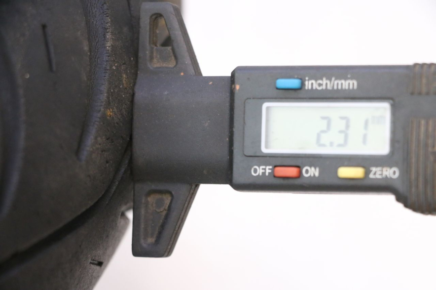 photo de FRONT RIM AND TIRE PEUGEOT KISBEE 4T 50 (2023 - 2026) - Zoom on usage condition