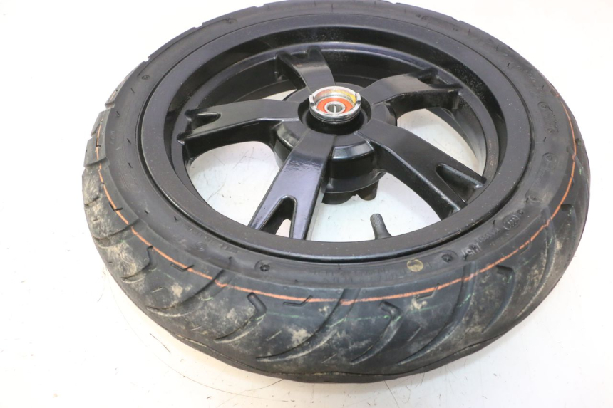 photo de FRONT RIM AND TIRE PEUGEOT KISBEE 4T 50 (2023 - 2026) - Surface and material condition