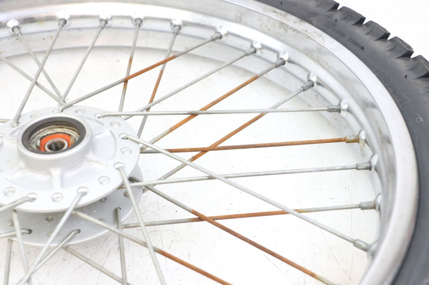 photo de FRONT RIM AND TIRE KYMCO STRYKER OFF ROAD 125 (1999 - 2005) - Additional view of the item