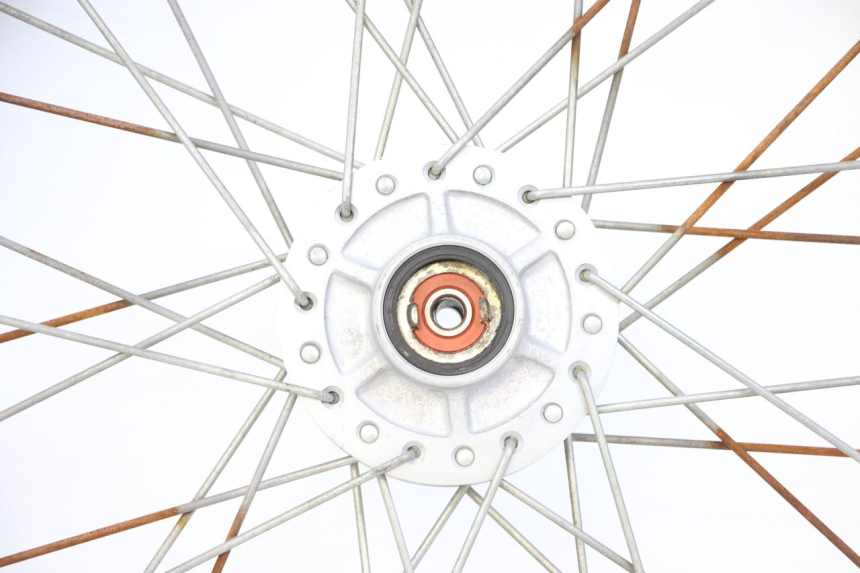 photo de FRONT RIM AND TIRE KYMCO STRYKER OFF ROAD 125 (1999 - 2005) - Detailed visual inspection