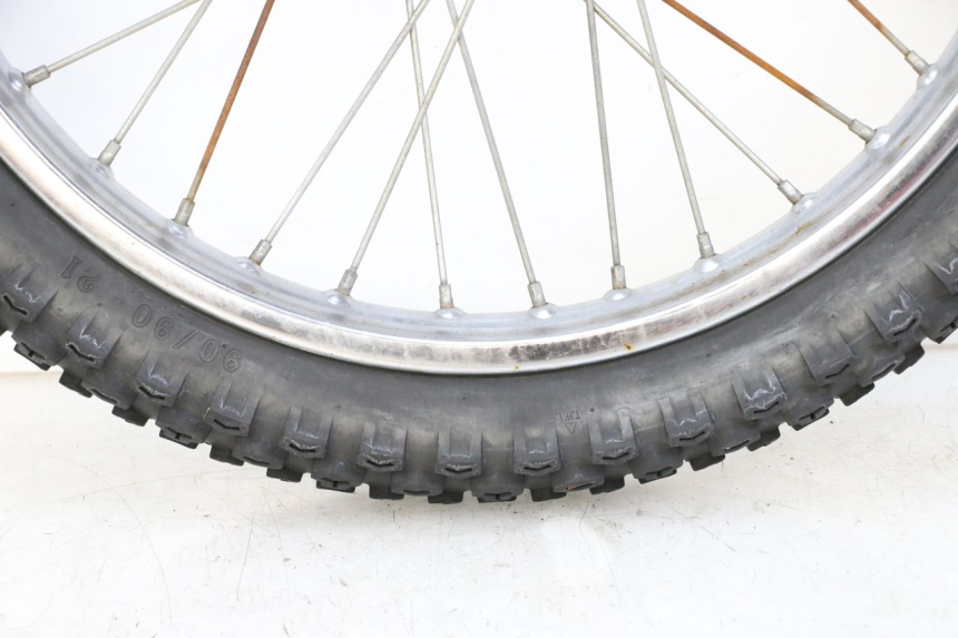 photo de FRONT RIM AND TIRE KYMCO STRYKER OFF ROAD 125 (1999 - 2005) - Focus on structure