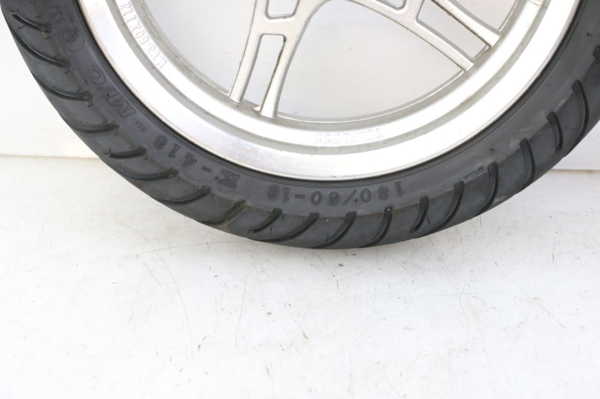 photo de FRONT RIM AND TIRE LONGJIA SHARPY 125 (2020 - 2024) - Detailed visual inspection