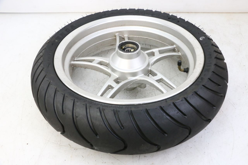 photo de FRONT RIM AND TIRE LONGJIA SHARPY 125 (2020 - 2024) - Technical close-up