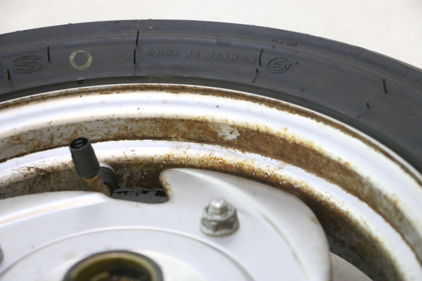 photo de FRONT RIM AND TIRE SYM MIO 50 (2005 - 2010) - Fixing points details