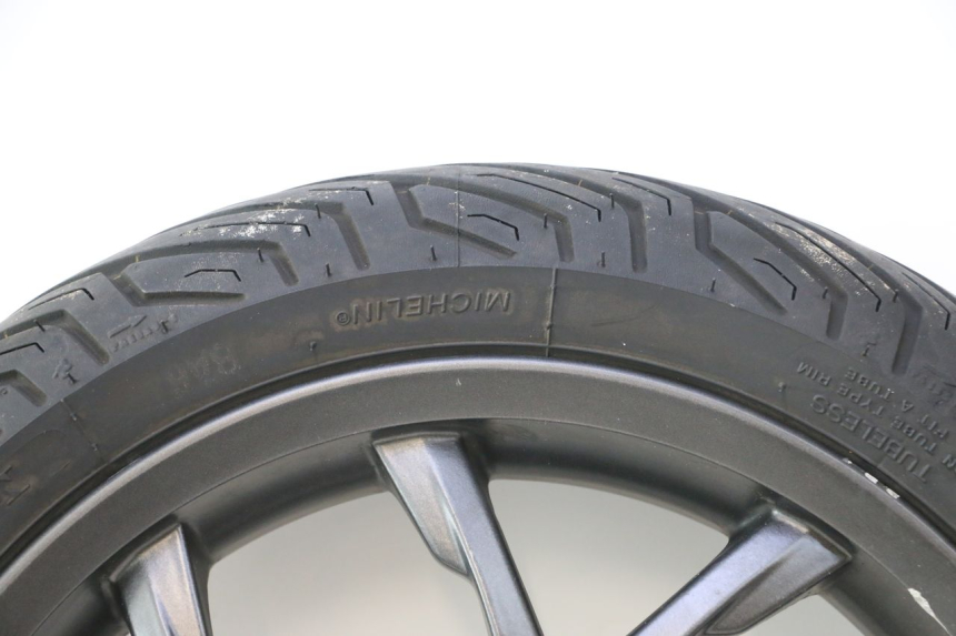 photo de FRONT RIM AND TIRE PIAGGIO MP3 HPE 530 (2022 - 2026) - Alternative angle
