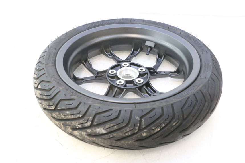 photo de FRONT RIM AND TIRE PIAGGIO MP3 HPE 530 (2022 - 2026) - Technical close-up
