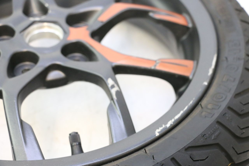 photo de FRONT RIM AND TIRE PIAGGIO MP3 HPE 530 (2022 - 2026) - Fixing points details