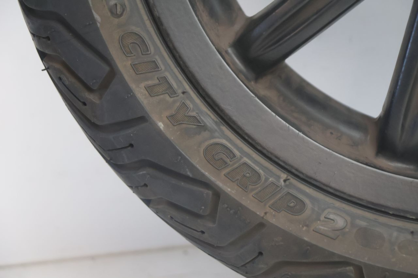 photo de FRONT RIM AND TIRE PIAGGIO MP3 500 (2011 - 2015) - Component zoom