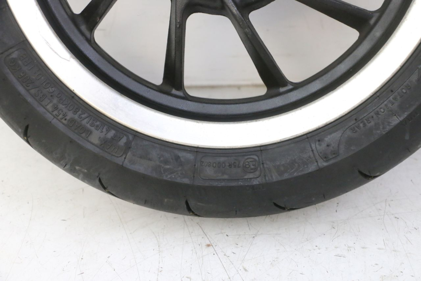 photo de FRONT RIM AND TIRE KYMCO LIKE 4T 50 (2019 - 2025) - High-resolution close-up