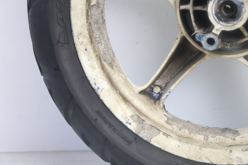 photo de FRONT RIM AND TIRE MBK NITRO 50 (2004 - 2008) - High-resolution close-up