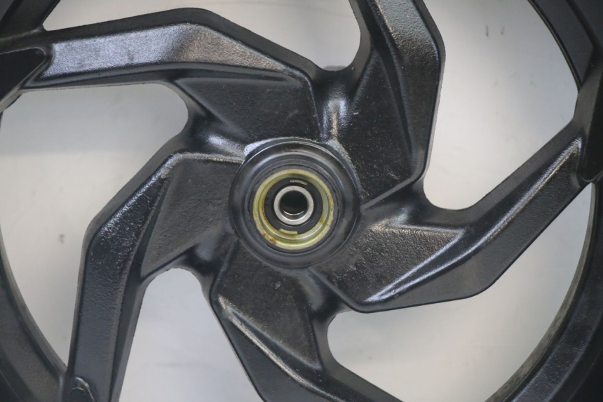 photo de FRONT RIM AND TIRE SYM ORBIT III 3 4T 50 (2021 - 2025) - Technical close-up