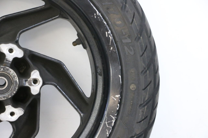 photo de FRONT RIM AND TIRE SYM ORBIT III 3 4T 50 (2021 - 2025) - Additional view of the item