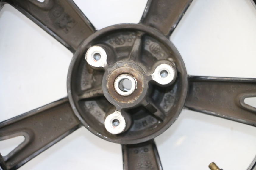 photo de FRONT RIM AND TIRE PEUGEOT KISBEE 4T 50 (2018 - 2022) - High-resolution close-up