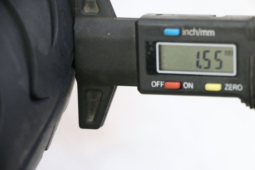 photo de FRONT WHEEL AND TIRE PEUGEOT LUDIX 50 (2008 - 2017) - Zoom on usage condition