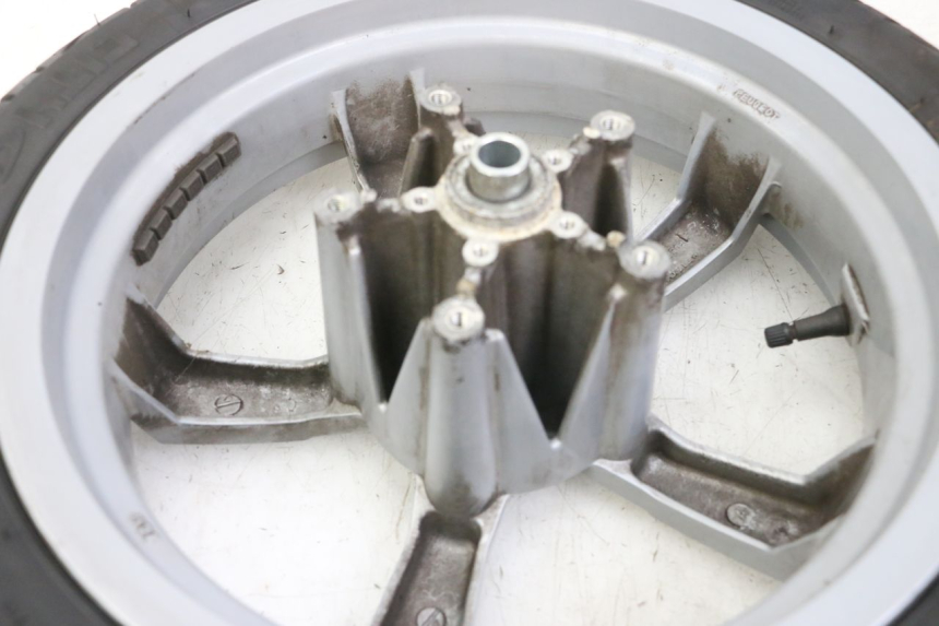 photo de FRONT RIM AND TIRE PEUGEOT SATELIS 125 (2013 - 2018) - Alternative perspective