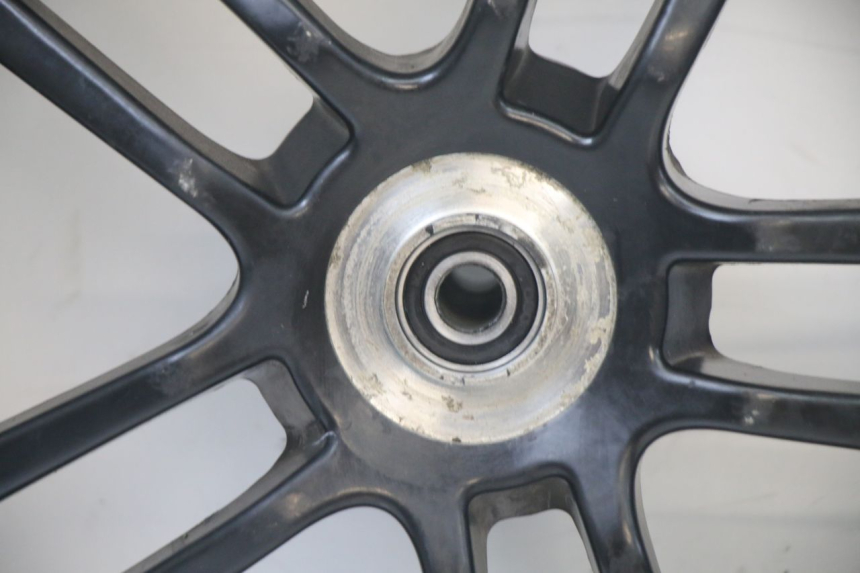 photo de FRONT RIM AND TIRE PEUGEOT SPEEDFIGHT 3 LC 2T 50 (2009 - 2015) - Technical close-up