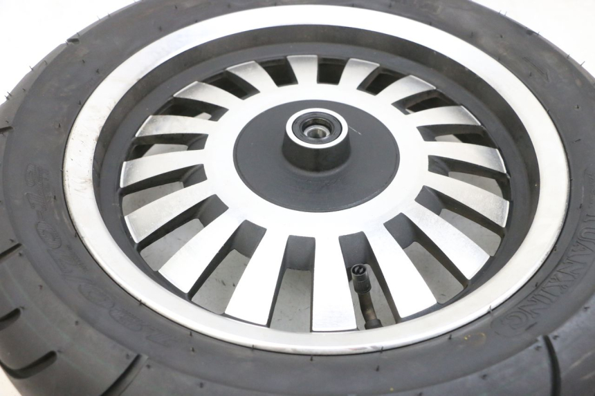 photo de FRONT RIM AND TIRE EFUN PUSA 1 - Alternative perspective