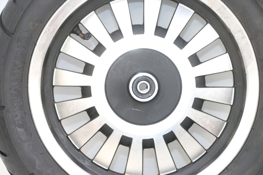 photo de FRONT RIM AND TIRE EFUN PUSA 1 - Surface and material condition