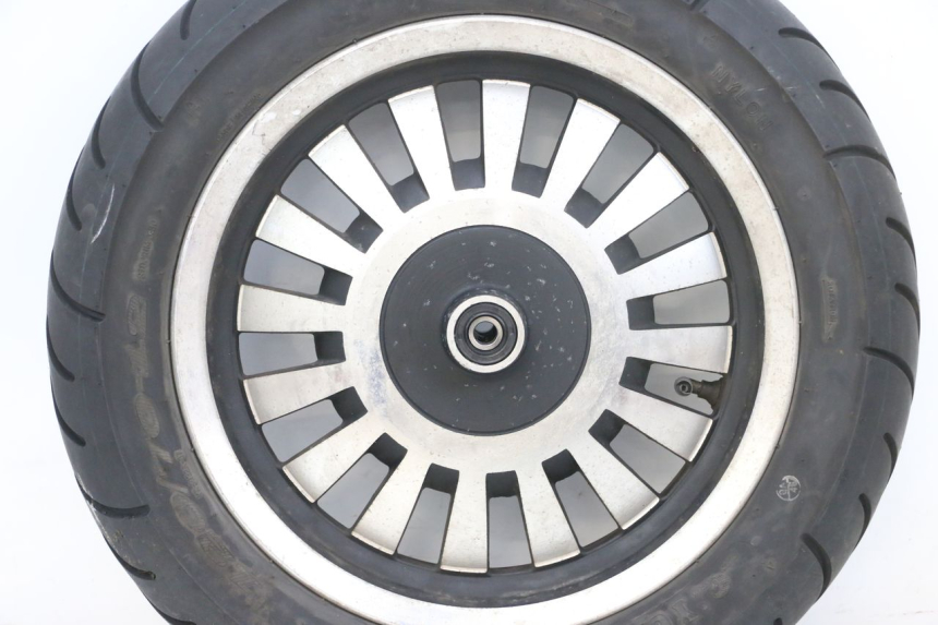 photo de FRONT RIM AND TIRE EFUN PUSA 1 - Focus on structure