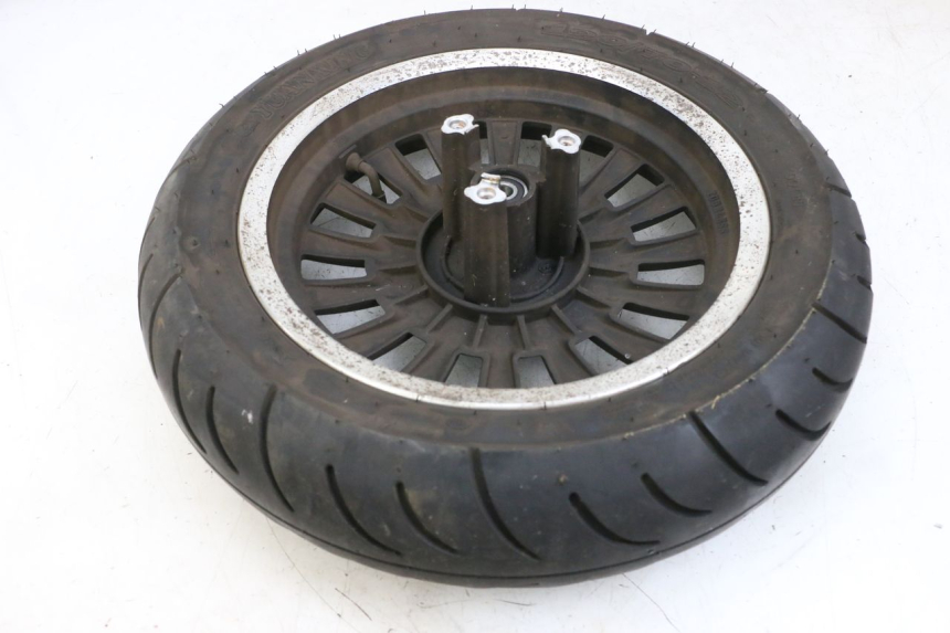 photo de FRONT RIM AND TIRE EFUN PUSA 1 - Technical close-up