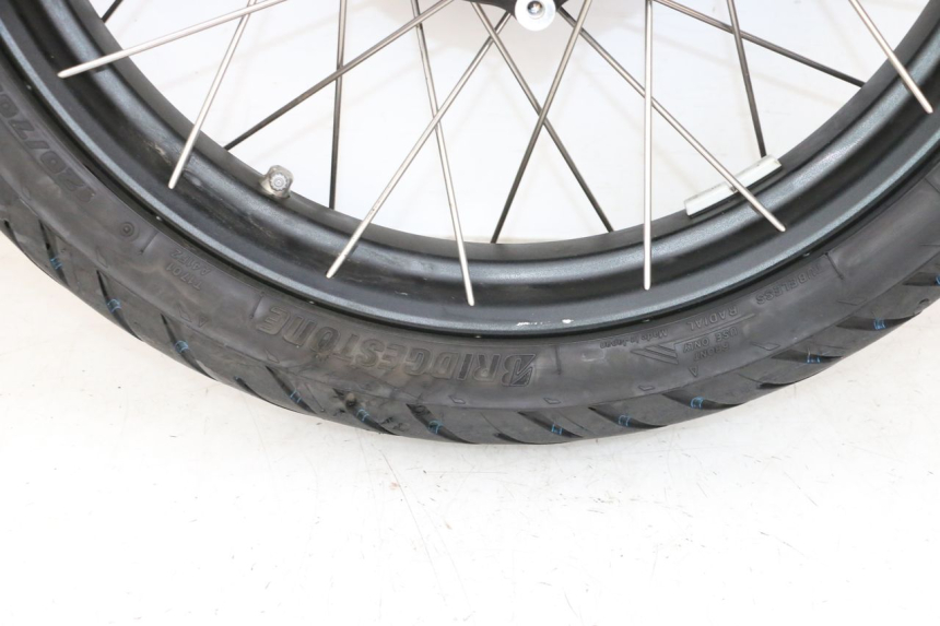 photo de FRONT RIM AND TIRE BMW R GS 1250 (2021 - 2024) - Alternative angle