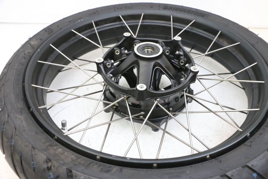 photo de FRONT RIM AND TIRE BMW R GS 1250 (2021 - 2024) - Zoom on usage condition