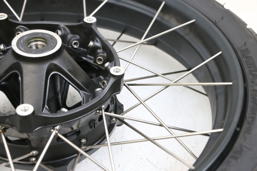 photo de FRONT RIM AND TIRE BMW R GS 1250 (2021 - 2024) - Alternative perspective