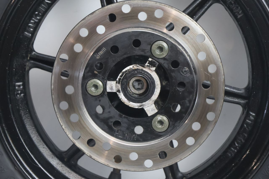 photo de FRONT RIM AND TIRE LAZIO RENO 50 (2016 - 2021) - Technical close-up
