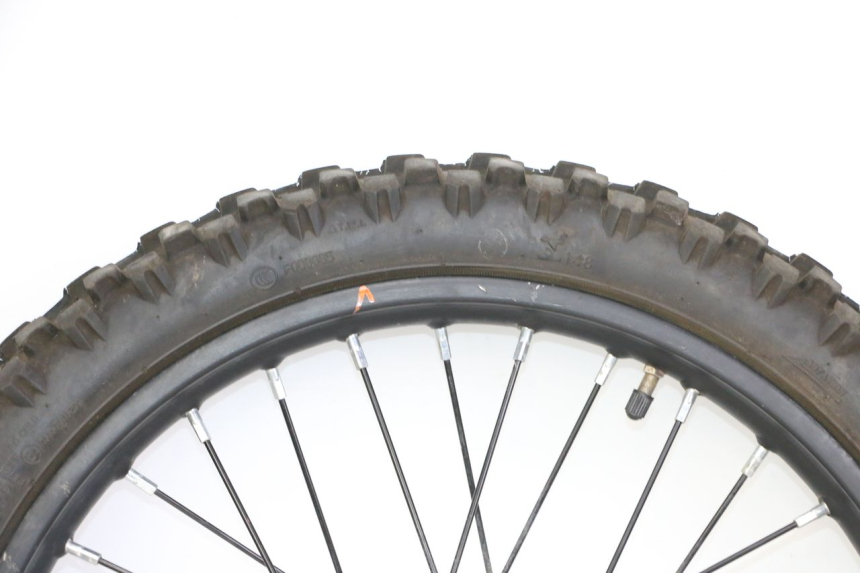photo de FRONT RIM AND TIRE APOLLO RFZ 125 - Detailed visual inspection