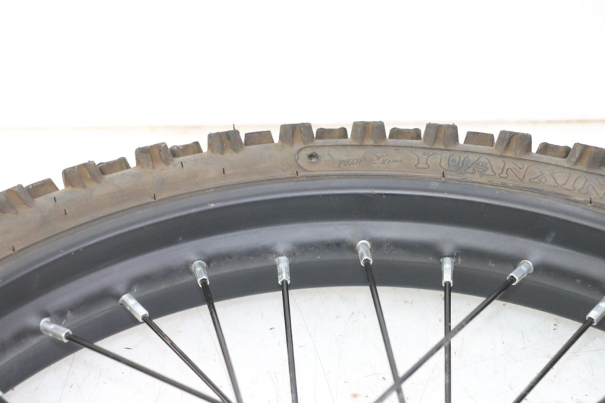 photo de FRONT RIM AND TIRE APOLLO RFZ 125 - Technical close-up