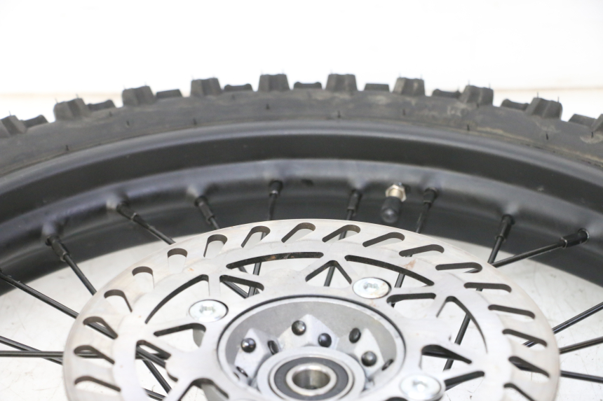 photo de FRONT RIM AND TIRE APOLLO RFZ 150 - Distinctive features