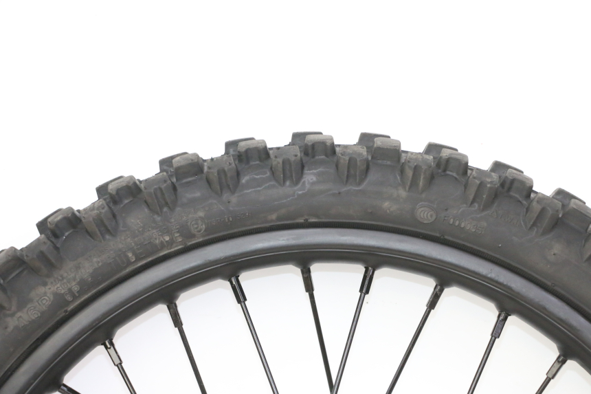 photo de FRONT RIM AND TIRE APOLLO RFZ 150 - Fixing points details