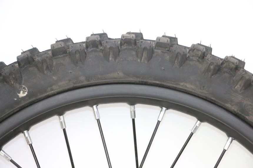 photo de FRONT RIM AND TIRE APOLLO RFZ 125 - Additional view of the item