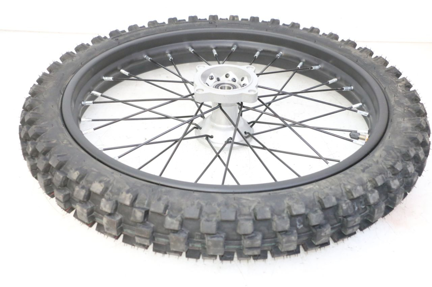 photo de FRONT RIM AND TIRE APOLLO RFZ 125 - Surface and material condition