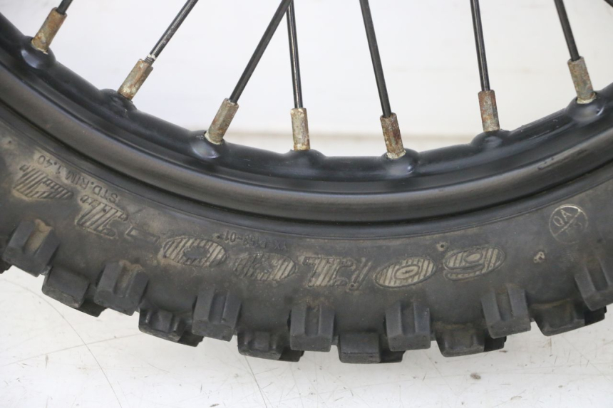 photo de FRONT RIM AND TIRE APOLLO RFZ 125 - Surface and material condition
