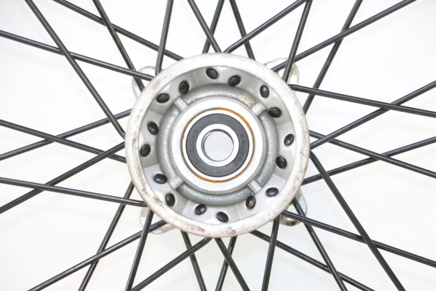 photo de FRONT RIM AND TIRE APOLLO RFZ 150 - Alternative angle
