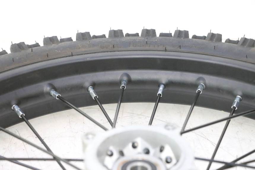 photo de FRONT RIM AND TIRE APOLLO RFZ 150 - Surface and material condition