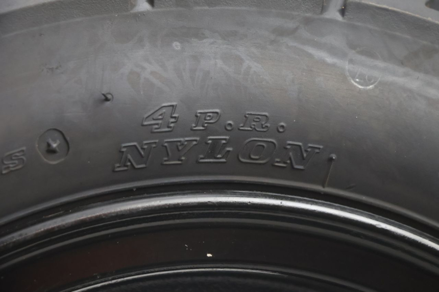 photo de FRONT RIM AND TIRE TNT MOTOR ROMA 10' 2T 50 (2011 - 2018) - High-resolution close-up