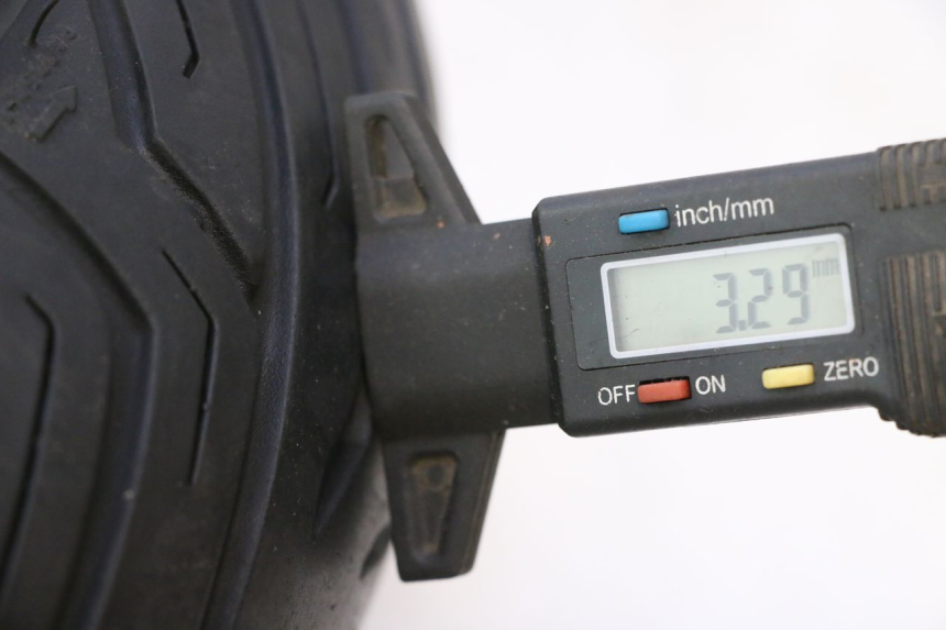 photo de FRONT RIM AND TIRE DAELIM S2 125 (2006 - 2007) - Component detail