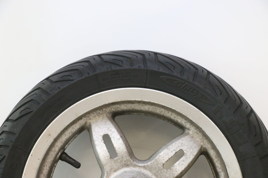 photo de FRONT RIM AND TIRE DAELIM S2 125 (2006 - 2007) - High-resolution close-up