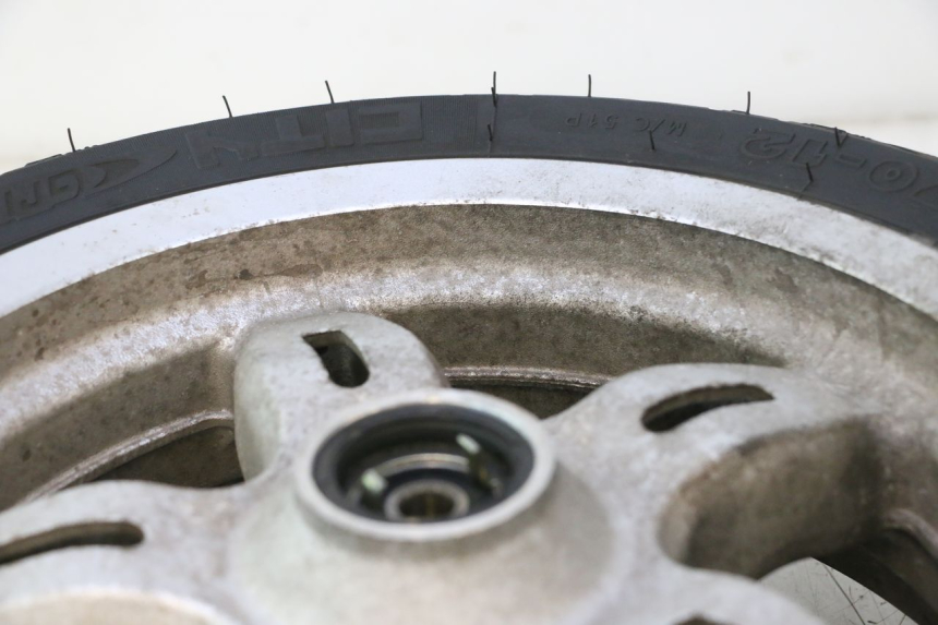 photo de FRONT RIM AND TIRE DAELIM S2 125 (2006 - 2007) - Fixing points details